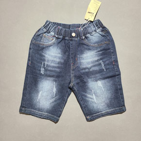 Quần lửng jean cotton co dãn in chữ thể thao cho con trai 26-45kg. size XL-5XL tương ưng bé trai 28-45kg, vải jean cotton co dãn, lưng thun mềm mại, xước nhẹ nhàng, from quần lửng , quần màu đậm  vừa cho bé trai kết hợp áo thun sơ mi đi học đi chơi </Br>
Bảng size tham khảo </Br>
XL: 28-32kg </Br>
2XL: 32-35kg </Br>
3XL: 35-38kg </Br>
4XL: 38-42kg </Br>
5XL 42-45kg