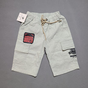 Quần lửng kaki 2 túi hộp thêu chữ thể thao  bé trai. size 6-12 tương ứng bé 15-27kg, vải kaki mềm nhẹ, co dãn, 2 túi hộp kiếu dáng thể thao cho bé trai , cho bé dễ kết hợp cùng áo thun, sơ mi, năng động khỏe khoắn</Br>
bảng size tham khảo </Br>
7: 15-17kg </Br>
8: 17-19kg </Br>
9: 19-21kg </Br>
10: 21-23kg </Br>
11: 23-25kg </BR>
12: 25-28kg