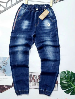 Quần jean dài mềm mại ống bo phong cách hiphop cho bé trai lớn. size  XL- 5XL tương ứng bé trai 37-57kg cao 1,46-1,6m </Br>
Chất liệu jean cotton co dãn, form vừa, ống bo,  họa tiết đơn giản cá tính cho con trai lớn, form vừa dáng đẹp trai Hàn </Br>
bảng size tham khảo </Br>
XL: 37-42kg, cao 1.35-1,4m </Br>
2XL 42-45kg cao 1,4-1,45m </Br>
3XL: 45-48kg cao 1,45m-1,5m </Br>
4XL: 48-52kg cao 1,5-1,55m </Br>
5XL: 52-58kg, cao 1,5-1.6m </br>
Bảng size chuẩn form, bé nào thich rộng hoac mập bụng đùi trừ hao 1 size 