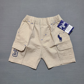 Quần lửng kaki 2 túi hộp thêu ngựa cho bé trai diện lễ tết. size 1-12 cho bé từ 9-32kg </Br>
Chất liệu kaki cotton mềm nhẹ, lưng thun thoải mái, form quần lửng, 2 túi hộp thêu ngựa cho bé trai nhỏ, màu kem rất dễ phối áo </br>
Bảng size tham khảo </br>
1: 9-11kg </br>
2: 11-13kg </br>
3: 13-14kg </br>
4: 14-16kg </br>
5: 16-18kg </Br>
6: 18-20kg </br>
7: 20-23kg </br>
8: 23-25kg </br>
9: 25-27kg </br>
10: 27-29kg </br>
11: 29-31kg </br>
12: 31-33kg </br>
gia 115-135k tùy size
