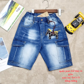 Quan lửng jean túi hộp kèm phụ kiện cho con trai lớn. size XL-5XL tương ưng bé trai 30-56kg, vải jean cotton co dãn, lưng thun mềm mại, in chữ thể thao, from quần lửng , quần túi hộp ngầu kèm phụ kiện cho bé trai kết hợp áo thun sơ mi đi học đi chơi </Br>
Bảng size tham khảo </Br>
XL: 28-33kg </Br>
2XL: 33-36kg </Br>
3XL: 41-45kg </Br>
4XL: 46-50kg </Br>
5XL 50-58kg