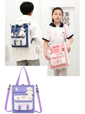 Túi đeo chéo kiêm balo gấu xinh cho bé trai và gái học thêm học anh Văn. kích cỡ 33*29*9cm , vừa tập A4 thoải mái</Br>
chất liêu  vải carvas mềm, kèm phụ kiện và gấu cho bé gái và trai </Br>
Túi có quai xách và dây đeo, thích hợp cho bé tiểu học và phổ thông đi học anh văn, học thêm.. </Br