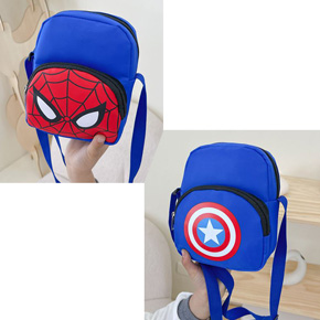 Túi đeo chéo họa tiết người nhện spiderman và captain america cho bé trai. Chất liệu simili mềm mại,  túi đeo chéo 2 ngăn cho bé trai nhỏ từ 2-12 tuổi </Br>
Kích thước túi 17*5*4cm bé có thể đựng sữa, bánh kẹo, hoặc bình nước nhỏ,,,, hay đựng lì xì tết </br>
Túi cho bé trai có quai đeo chéo  dễ sử dụng, họa tiết người nhện spiderman và captain america mà bé yêu thích </bR>