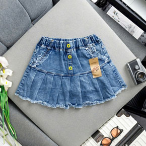 Váy jean xếp ly bé gái form xòe phối 3 nút cho con gái lớn. size XL-5XL cho bé gái 33-48kg </br>
chất liệu jean cotton có chất thun co dãn tốt, lưng mềm, form váy xòe, có chip trong, phối 3 nút dễ thương </br>
váy dễ kết hợp áo thun, sơ mi cho bé đi học,  đi chơi dự tiệc </br>
bảng size tham khảo </br>
XL: 32-35kg </br>
2XL: 35-38kg </br>
3XL: 38-41kg </br>
4XL: 41-43kg </br>
5XL 43-48kg
