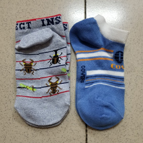 combo 2 dôi vớ cotton xám và xanh cho bé trai nhỏ. freeize bé 1-3 tuổi, combo gồm 2 dôi xám và xanh cho bé trai đi giày