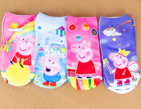 Vớ cotton cổ thấp hoạt hình heo peppa cho bé gái. freesize bé 4-9 tuổi, set gồm 2 đôi màu ngẫu nhiên cho bé