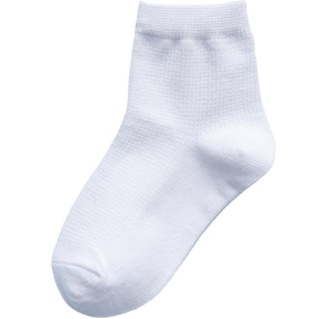 Vớ cotton trắng trơn cho bé trai kết hợp giày thể thao. chất liệu cotton 100 dày dặn, co dãn tốt, cổ vừa, thích hợp cho bé mang kết hợp giày thể thao hay giữ ấm</br>
có 3 size theo mô tả </br>
S: bé 1-3 tuổi, chân 13-15cm ( size giày 21-24) </br>
M: bé 3-5 tuổi, chân 15-17cm ( size giày 25-30) </br>
L: bé 5-8 tuổi,. chân 17-19cm ( size giày 30-34)

