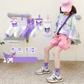 Combo 5 đôi vớ cotton hoạt hình kuromi cổ cao cho bé đi giày. chất liệu len cotton dày vua phải, co dãn tốt, ấm áp, giữ ấm chân, cổ cao cho bé đi giày, hoa tiết kuromi mà các bé yêu thích </br>
Có 3 size M,L, XL cho bé từ 2-10 tuổi </Br>
bảng size tham khảo </br>
M: 14-16cm, tuong ứng giày bé 25-28, bé 2-4 tuổi </br>
L: 17-19cm, tuong ứng giày bé 29-32, bé 5-8 tuổi </br>
XL: 19-22cm, tuong ứng giày bé 32-36, bé 7-10 tuổi </br>
gia 5 doi 98k, lẻ 1 doi bat kỳ 25k



