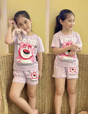 Bộ thun cotton vải xuất mềm mát nhiều hình xinh pony elsa thỏ gấu dâu kitty bé gái. size 4-14 tuong ứng bé 10-40kg, </Br>
Chất liệu vải thun cotton xuất,, mềm mát, thich hợp mùa hè. co dãn tốt </Br>
Nhiều hình và họa tiết xinh xắn mà các bé gái yêu thích pony , elsa, kitty, unicorn, gấu dâu, thỏ bugs bunny...</Br>
Bé mặc nhà , đi học đều mát mẻ và tiện lợi
bảng size tham khảo </Br>
4: 10-13kg </Br>
6: 14-17kg </Br>
8: 17-22kg </Br>
10: 23-27kg </Br>
12: 28-33kg </Br>
14: 34-40kg