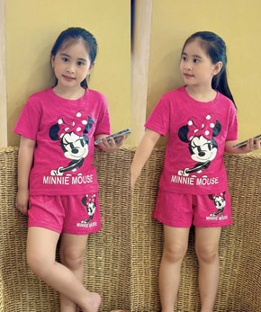 Bộ thun cotton vải xuất mềm mát nhiều hình xinh pony elsa thỏ gấu dâu kitty bé gái. size 4-14 tuong ứng bé 10-40kg, </Br>
Chất liệu vải thun cotton xuất,, mềm mát, thich hợp mùa hè. co dãn tốt </Br>
Nhiều hình và họa tiết xinh xắn mà các bé gái yêu thích pony , elsa, kitty, unicorn, gấu dâu, thỏ bugs bunny...</Br>
Bé mặc nhà , đi học đều mát mẻ và tiện lợi
bảng size tham khảo </Br>
4: 10-13kg </Br>
6: 14-17kg </Br>
8: 17-22kg </Br>
10: 23-27kg </Br>
12: 28-33kg </Br>
14: 34-40kg