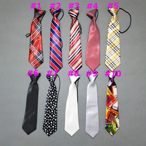 Cà vạt cỡ trung cho bé trai từ 6-12 tuổi. chất liệu vải lụa, nhiều màu và nhiều sọc, chiều dài cà vạt 28cm, thích hợp cho bé trai từ 6-12 tuổi, </Br>
Cà vạt nhiều màu và họa tiết, dễ kết hop cùng áo thun và sơ mi , cho bé phong cách lịch lãm, màu đánh số trên hình từ 1-10