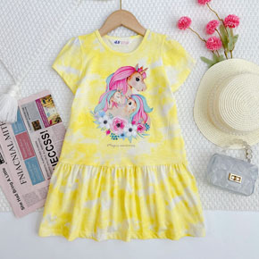 Đầm thun cotton in ngựa pony unicorm dễ thương cho bé gái. size 2-12t, bé 12-34kg </Br>
* vải thun cotton loang tự nhiên mềm mát, co dãn, hàng lên từ chất liệu hàng xuất </Br>
* hình in 3d hoạt hình pony, elsa, công chúa, unicorn ... mà các bé yêu thích </Br>
bảng size tham khảo :</BR>
2-4: 12-15kg </Br>
4-6: 15-19kg </BR>
6-8: 19-22kg </Br>
8-10: 23-26kg</Br>
10-12: 26-30kg </Br>
12-14: 30-35kg
