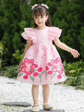 Đầm voan tơ óng tay bèo màu hồng gấu dâu dễ thương cho bé gái diện lễ tết. size 1-10 tương ứng bé 10-35kg </br>
Chất liệu voan tơ óng, mềm nhẹ, bay bay, bên trong lót vải mềm mại, thoáng mát, an toàn với làn da bé </br>
Màu hồng ngọt ngào, họa tiết gấu dâu dễ thương cho bé gái diện sinh nhật, lễ hội, tung tăng diện tết </br>
hàng hiệu June, 100% như hình </Br>
bảng size tham khảo </bR>
1: 10-12kg </Br>
2: 12-14kg </br>
3: 14-16kg </br>
4: 15-17kg </br>
5: 17-19kg </br>
6: 19-21kg </br>
7: 21-24kg  </br>
8: 24-27kg </br>
9: 27-30kg </br>
10: 30-35kg </br>
gia 215-255k