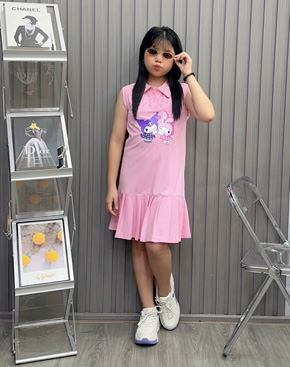 Đầm thun cotton mềm mát xếp ly sát nách cổ bẻ in họa tiết kumori bé gái 12-48kg. size 3-16t, tương ứng bé 12-50kg </br>
Chất liệu thun cotton 4 chiều mềm mại, co dãn tốt, mát mẻ và thấm hút mồ hôi </br>
From đầm suông, sát nách, xếp ly xinh xắn và mát mẻ cho bé gái </br>
Họa tiết in hoạt hình kumori mà các bé yêu thích , 2 màu hồng ngọt ngào và tím hottrend </br>
bảng size tham khảo </br>
3: 12-14kg </br>
4: 14-15kg </br>
5: 15-17kg </br>
6: 17-19kg </br>
7: 19-21kg </br>
8: 21-23kg </br>
9: 23-26kg </br>
10: 26-28kg </br>
11: 28-32kg </br>
12: 31-34kg </br>
13: 34-36kg </br>
14: 36-39kg </br>
15: 39-42kg </br>
16: 43-48kg </br>
gia 145-185k tùy size