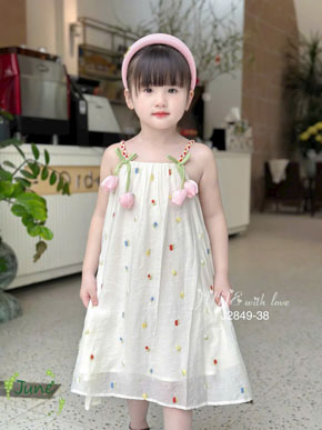 Đầm tơ thêu hoa đính nơ tulip form suông 2 dây mềm mát sang chảnh cho bé gái. size 2-12 cho bé gái 10-37kg </Br>
Siêu phẩm cho mùa hè 2025 dự sẽ HOT HIT vô cùng. Bé diện đi biển hay đi chơi đều xinh xuất sắc </br>
Thiết kế dây đan handmade sắc màu cùng điểm hoa tulip hottrend xinh xỉu </br>
Chất liệu tơ thêu hoa mềm mại, nhẹ bay sang xịn cực luôn </br>
Size 10 đến 37kg. Gia 200-_230k tùy size </br>
bảng size tham khảo </br>
2: 10-13kg </br>
3: 12-15kg </br>
4: 15-18kg </br>
5: 18-21kg </br>
6: 22-25kg </br>
7: 25-28kg </br>
8: 28-31kg </br> 
9: 31-33kg </br>
10: 33-36kg <</br>
11-12: 35-38kg