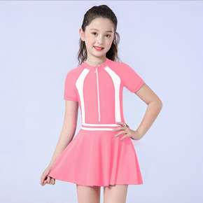 Bộ đồ bơi liền thân kèm váy bơi màu hồng thể thao bé gái. size  2XL=5XL bé 20-37kg, bộ gồm 1 đồ bơi liền thân tiện lợi, màu hồng phối sọc ngọt ngào, dây kéo trước loai tốt dễ sử dụng cho bé gái, kèm 1 váy bơi cho con gái thêm duyên dáng đáng yêu, hàng Quảng Châu loại 1 100% như hình </Br>
3XL: 24-28kg</Br>
4XL 28-33kg </Br>
5XL: 33-36kg