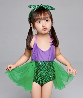 Đồ bơi bikini nàng tiên cá dễ thương cho bé gái đi biển đi bơi đi biểu diễn thời trang. size 6,8 ương ứng bé 14-22kg </Br>
Vải thun polyetser co dãn tốt, dày dặn, chống thấm nước  </Br>
Kiểu dáng nàng tiên cá, vảy vây cá, 2 cánh xòe,,, dễ thương cho bé gái đi biển đi bơi đi biểu diễn thời trang, </Br>
* bộ gồm 1 váy bơi và 1 băng đô cùng màu </Br>
Bảng size tham khảo </Br>
6: 13-17kg </Br>
8: 17-22kg
