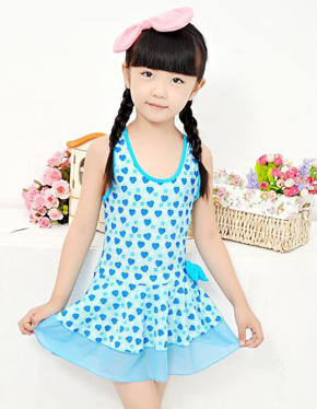 Đồ bơi dạng váy đầm họa tiết trái tim cho bé gái đi biển đi bơi. size 8,10,12,14 tương ứng bé 18-36kg </Br>
Vải thun polyetser co dãn tốt, dày dặn, chống thấm nước  </Br>
Họa tiết in trái tim, quả dâu,,, dễ thương cho bé gái đi biển đi bơi, </Br>
* bộ gồm 1 váy bơi và 1 quần chip vải bơi cùng màu </Br>
Bảng size tham khảo </Br>
8: 18-22kg </Br>
10: 22-26kg </Br>
12: 27-31kg </Br>
14: 32-37kg