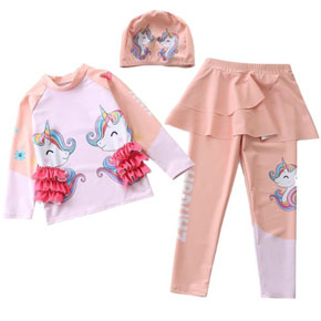Bộ đồ bơi áo tay dài quần váy dài chống nắng ngựa pony unicorn bé gái. size , XL, 2XL 3XL,. 4XL, 5Xl  tương ứng bé gái 17-35kg, </Br>
* vải thun polyester chuyên dụng đồ bơi, co dãn tốt, mềm mại, chống nắng </Br>
* Mẫu lbộ rời gồm 3 món: áo bơi tay dài, quần bơi dài liền váy, nón bơi tiện lợi, dễ mặc </Br>
* màu sắc hồng cam ngọt ngào, họa tiết ngựa pony unicorn có vây đáng yêu cho bé gái </BR>
* bé đi biển, đi bơi, đều tiện lợi , hàng QC loại 1 cao cấp, 100% như hình </Br>
bảng size tham khảo </Br>
XL: 17-22kg </Br>
2XL: 21-25kg </Br>
3XL: 26-29kg </Br>
4XL: 29-33kg </Br>
5XL: 32-36kg