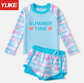 Bộ đồ bơi tay dài chống nắng quần 2 lớp họa tiết unicorn dễ thương bé gái. size  XL 2xl, 3xl 4xl 5XL tuong ứng bé 22-36kg </Br>
Chất liệu thun polyester chuyên dụng đồ bơi,co dãn tốt, chống nắng chống UV  , chống thấm nước cho bé đỡ lanh,  áo tay dài phủ tay, quần đùi 2 lớp có dây rút tiện lợi, </Br>
* Màu sắc tươi sáng,, in họa tiết ngựa unicorn dễ thương, phối tay ráp lăng cho bé  đi biển đi bơi,</Br>
Bảng size tham khảo </BR>
XL:18-22kg </Br>
2XL: 22-25kg </Br>
3XL :26-31kg </BR>
4XL: 31-33kg </Br>
5XL 33-36kg
 