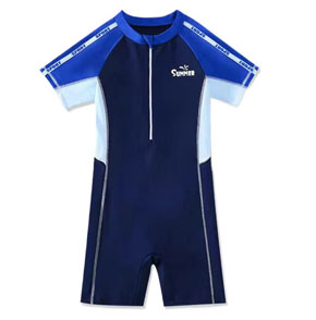 Đồ bơi liền thân bé trai dây kéo trước tiện lợi cho bé đi biển đi bơi. Đi học bơi hay đi bơi, nhất định mẹ phải xem mẫu thiết kế tiện lợi này cho con trai nhé : </br>
size 2XL-5XL cho bé trai 22-36kg, </br>
Chất liệu thun polyester chuyên dụng đồ bơi. co dãn , không thấm nước, </br>
Thiết kế dạng đồ bơi liền thân tiện lợi cho việc học bơi đi bơi, dây kéo trước tiện lợi bé có thể tự mặc </br>
Họa tiết phi hành gia, summer, khủng long ... mạnh mẽ và nam tính cho con trai </Br>
hàng QC loại 1 100% như hình </br>
Bảng size tham khảo </br>
2XL: 22-26kg </br>
3XL: 25-30kg </br>
4XL: 29-34kg </br>
5XL: 33-37kg