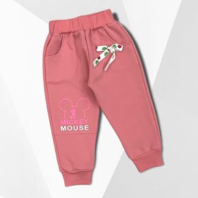 Quần thun cotton da cá ống bo phối nơ xinh xắn và ấm áp cho bé gái. size 9-14 bé 20-36kg, </br>
Chất vải cotton da cá co dãn 4 chiều, mềm mại, thấm hút mồ hôi, giữ ấm và chống muổi cho bé gái </bR>
quần dễ kết hợp cùng áo đi bộ, đi phượt, trekking, đi chơi...</br>
bảng size tham khảo </Br>
9: 20-23kg </BR>
10: 23-25kg </Br>
11: 25-28kg </br>
12: 28-31kg </bR>
13: 31-33kg </BR>
14L 33-36kg