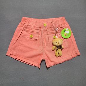 Quần short kaki thun phố túi mềm mại co dãn kèm gấu xinh cho bé gái 28-40kg. size 10-16 tương ung bé gái 26-38kg </Br>
Chất liệu kaki thun mềm mại, co dãn , lưng thun mềm, thích họp cho bé gái có bụng bự </bR>
form quần short phối túi, kèm gấu xinh cho bé </Br>
váy dễ kết hợp áo thun cho bé đi học đi chơi, đi đâu củng đẹp </Br>
Bảng size tham khảo </Br>
10: 26-28kg </Br>
11: 29-31kg </br>
12: 31-33kg </Br>
13: 33-35kg </Br>
14: 35-37kg </Br>
15: 37-39kg </Br>
16: 38-40kg