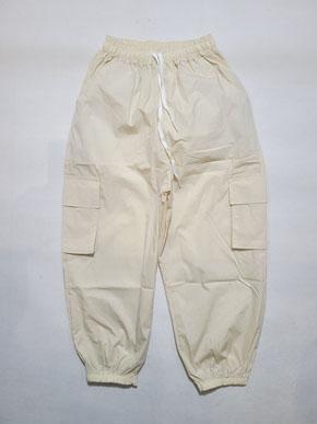 Quần kaki túi hộp ống bo phong cách hiphop mềm mát cho bé trai và gái tuổi teen 25-55kg. size S,M,L, XL 2XL cho bé từ 25-55kg, cao ,1,2 dên 1.55m </br>
Chất liệu kaki gió mềm mát, vừa phải, đứng from, 2 túi hộp ống bo phong cách hip hop. bé cao chân dài mặc thành 9 tấc, bé thấp mặc dài  , kiểu nào cũng năng động, dễ thương </Br>
Quần form unisex thích hợp cho cả bé trai và gái , đi học, đi chơi, nhảy hiphop, tiktok dance, di phượt, đi du lịch, chạy bộ dều dược ...</br>
e có 8 màu thoải mái cho bé lựa chọn </br>
bảng size tham khảo </br>
S: 25-30kg, cao 1,2-1.25m </br>
M: 30-35kg cao, 1,25-1,3m </br>
L: 35-40kg cao 1,3-1,4m </Br>
XL: 41-47kg cao 1.4-1,5m </br>
2XL 47-55kg cao 1.5-1.6m

