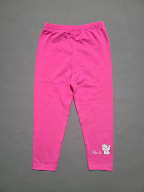 Quần legging dài chống muổi giữ ấm cho bé gái thêu mèo họa tiết dễ thương. size 1-10t, bé 8-25kg, chất thun cotton 100%, co dãn 4 chiều, form quần dài, hình thêu mèo  họa tiết   dễ thương  và ấm áp cho bé gái, bé mặc kết hợp áo rất xinh Việt Nam </Br>
size 1-3t, bé 8-13kg, giá 45k </Br>
size 4-6t, bé 14-18kg giá 50k </Br>
size 7.8-9,10 bé 19-25kg. giá 55k </Br>
size 10: 23-26kg, gia 60k
