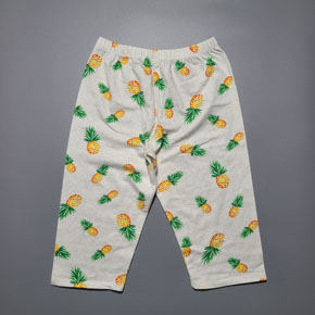 Quần legging lửng thun cotton mềm mại mát mẻ và dễ thương cho bé gái. size 1-16t, bé 9-42kg </Br>
Thun cotton 4 chiều mềm mại, co dãn tốt</Br>
Họa tiết nhiều  màu dể thương,  dễ phối áo </Br>
From quần lửng dễ mặc, thoải mái vận động </Br>
size 1-5t, bé 8-15kg: giá 40-45k </Br>
size 6-9t, bé 16-22kg, giá 50k </Br>
size 10,11 bé 23-26kg, giá 55.,60k </Br>
size 12-16  bé 27-43kg, giá 65k
