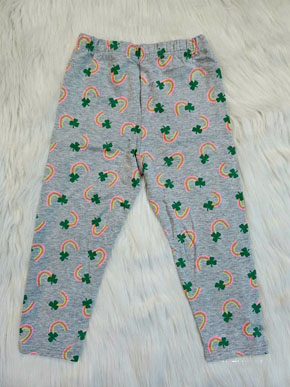 Quần legging dài chống muổi giữ ấm cho bé gái in họa tiết cầu vồng dễ thương. size 1-10t, bé 8-25kg, chất thun cotton 100%, co dãn 4 chiều, form quần dài, hình in  họa tiết cầu vồng  dễ thương  và ấm áp cho bé gái, bé mặc kết hợp áo rất xinh Việt Nam </Br>
size 1-3t, bé 8-13kg, giá 45k </Br>
size 4-6t, bé 14-18kg giá 50k </Br>
size 7.8-9,10 bé 19-25kg. giá 55k </Br>
size 10: 23-26kg, gia 60k
