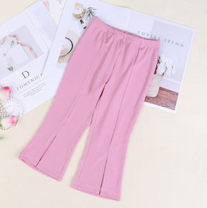 Quần legging thun gân ống loe xẻ thời trang cho bé gái. size 120-150 cho bé gái 13-25kg </br>
Chất liệu thun cotton gân co dãn mạnh, kiểu dáng legging ống loe xẻ thời trang, cá tính cho bé gái </br>
quần 3 màu xanh, hồng, tím dễ kết hợp áo cho bé đi học đi chơi </br>
bảng size tham khảo </br>
120: 12-15kg </br>
130: 14-17kg </br>
140: 18-22kg </br>
150: 22-26kg